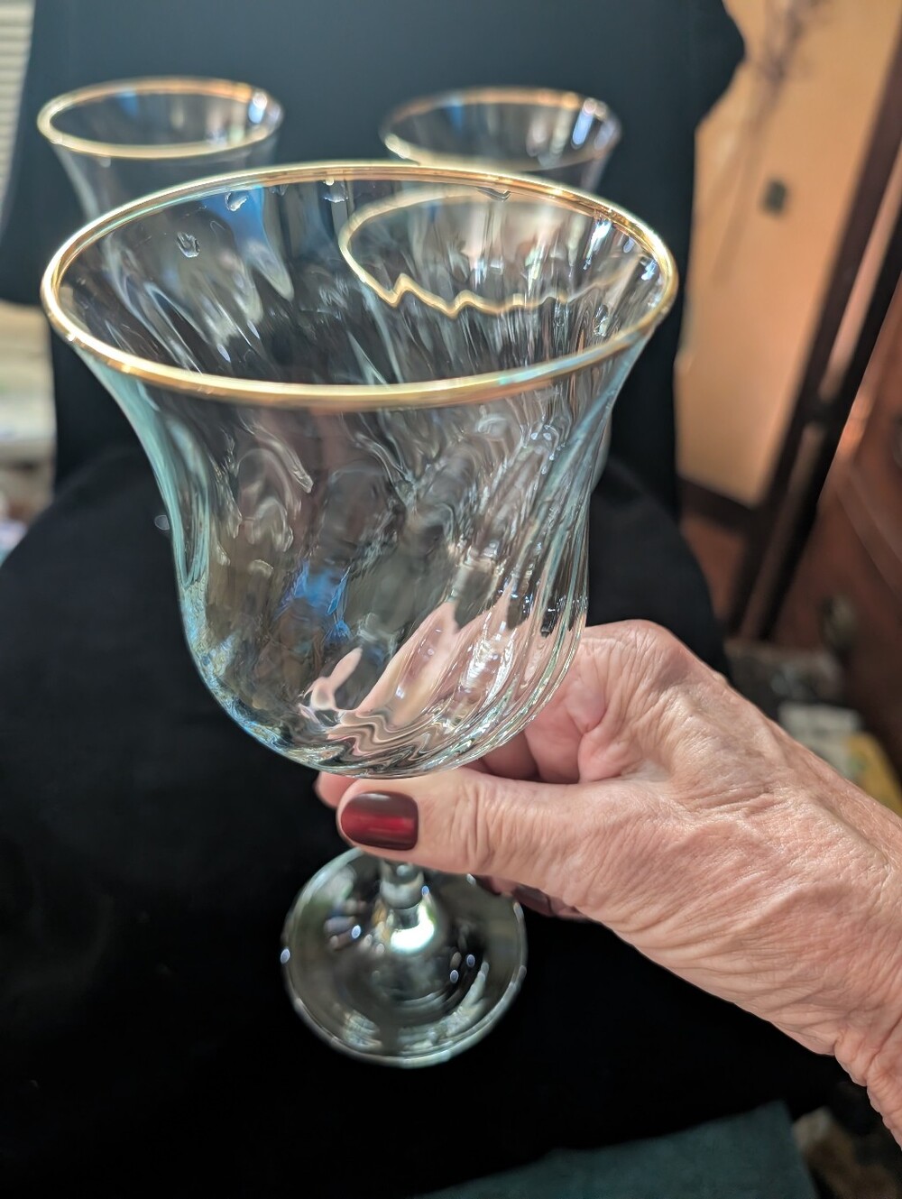 Regent Elegant Clear Glass Goblet with Gold Rim - Home Accents  4 Glasses